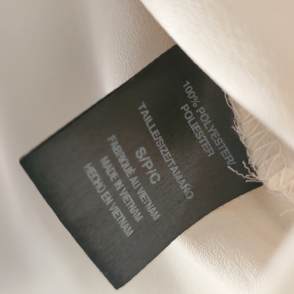 Suzy Shier Short Sleeve V Neck Back Zipper Blouse Size S - Picture 5 of 5